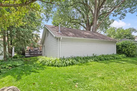Exterior - 208 Parkview Rd, Riverside, IL 60546 photo 5 of 9