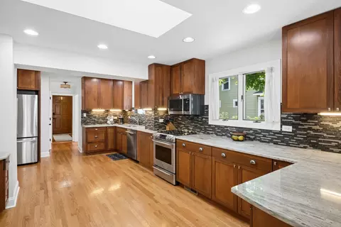 Kitchen - 208 Parkview Rd, Riverside, IL 60546 photo 2 of 4
