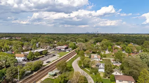 View/Area - 208 Parkview Rd, Riverside, IL 60546 photo 3 of 6