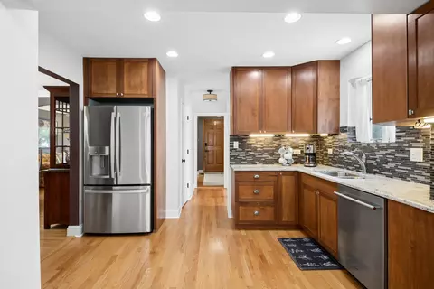 Kitchen - 208 Parkview Rd, Riverside, IL 60546 photo 1 of 4