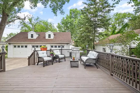 Exterior - 208 Parkview Rd, Riverside, IL 60546 photo 2 of 9