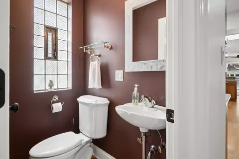 Bath - 208 Parkview Rd, Riverside, IL 60546 photo 1 of 5