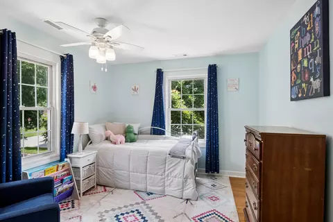 Bedroom - 208 Parkview Rd, Riverside, IL 60546 photo 5 of 6