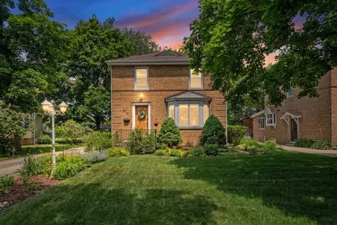 Exterior - 208 Parkview Rd, Riverside, IL 60546 photo 6 of 9
