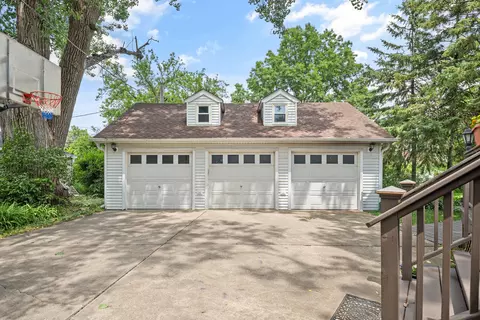 Exterior - 208 Parkview Rd, Riverside, IL 60546 photo 3 of 9