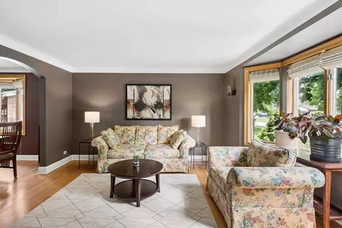Living - 208 Parkview Rd, Riverside, IL 60546 photo 1 of 3