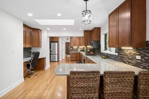Kitchen - 208 Parkview Rd, Riverside, IL 60546 photo 4 of 4