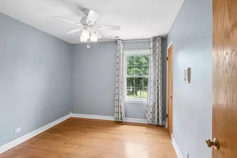Bedroom - 208 Parkview Rd, Riverside, IL 60546 photo 6 of 6