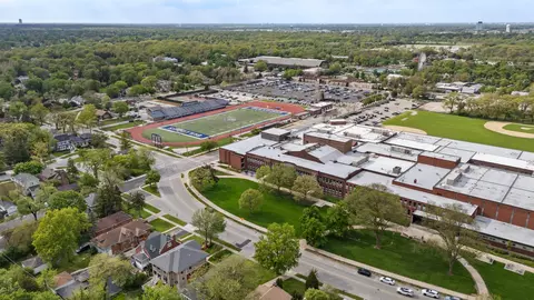 View/Area - 208 Parkview Rd, Riverside, IL 60546 photo 1 of 6