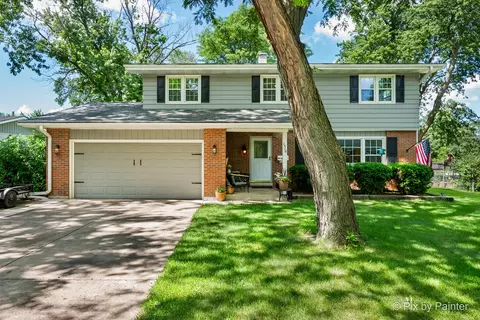 1510 Avalon Ct, Saint Charles, IL 60174