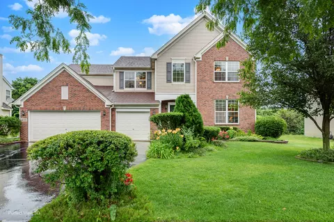 633 Versailles Drs, Bartlett, IL 60103