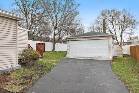 Exterior - 306 Johnson St, East Dundee, IL 60118 photo 5 of 7