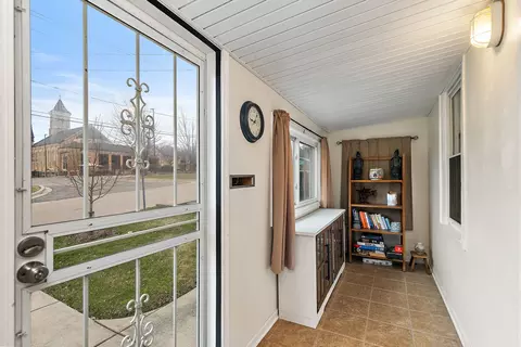 Entry Way - 306 Johnson St, East Dundee, IL 60118 photo 2 of 3
