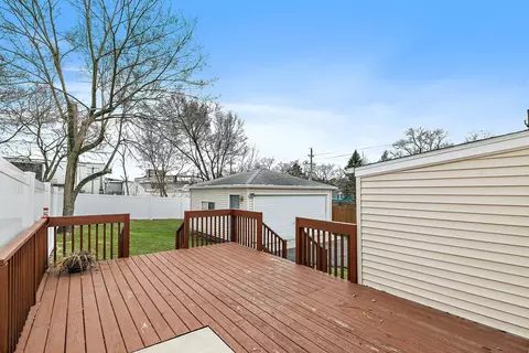 Exterior - 306 Johnson St, East Dundee, IL 60118 photo 4 of 7