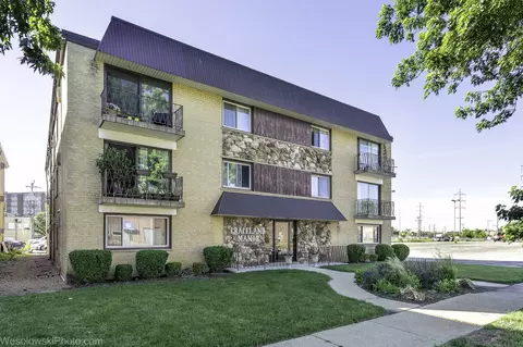 915 Graceland Ave #1C, Des Plaines, IL 60016