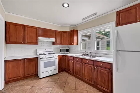 Kitchen - 57 Wheeling Ave, Wheeling, IL 60090 photo 1 of 2