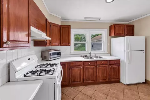 Kitchen - 57 Wheeling Ave, Wheeling, IL 60090 photo 2 of 2