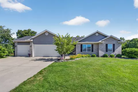 800 E Short Dr, Coal City, IL 60416
