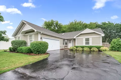4548 Vista Dr, Island Lake, IL 60042