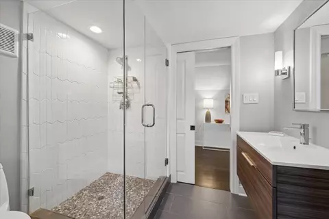Bath - 712 Ingleside Pl, Evanston, IL 60201 photo 6 of 7