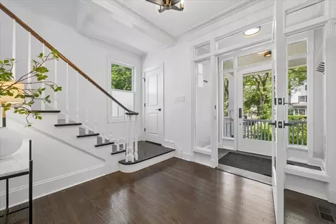 Entry Way - 712 Ingleside Pl, Evanston, IL 60201 photo 3 of 9