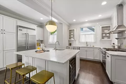 Kitchen - 712 Ingleside Pl, Evanston, IL 60201 photo 2 of 4