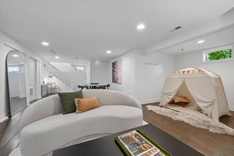 Living - 712 Ingleside Pl, Evanston, IL 60201 photo 4 of 4