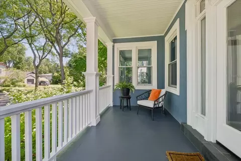 Exterior - 712 Ingleside Pl, Evanston, IL 60201 photo 4 of 8
