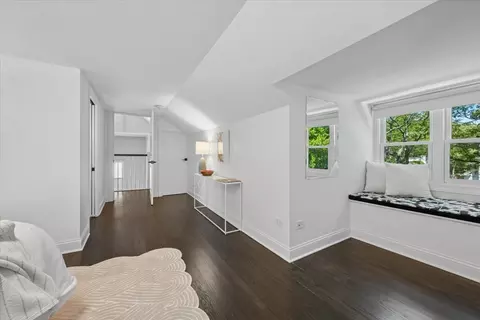 Entry Way - 712 Ingleside Pl, Evanston, IL 60201 photo 9 of 9