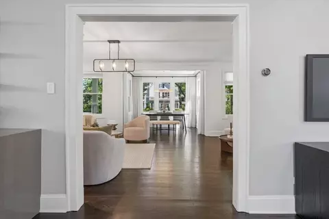 Entry Way - 712 Ingleside Pl, Evanston, IL 60201 photo 5 of 9