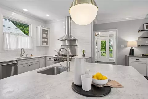 Kitchen - 712 Ingleside Pl, Evanston, IL 60201 photo 3 of 4