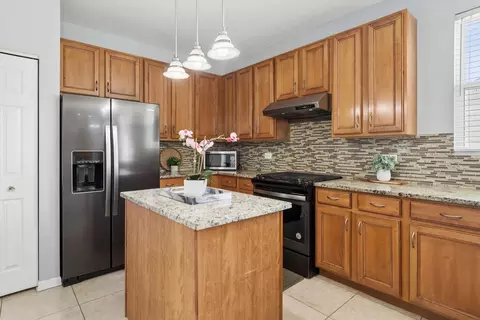 Kitchen - 11330 S Highland Dr, Plainfield, IL 60585 photo 2 of 2