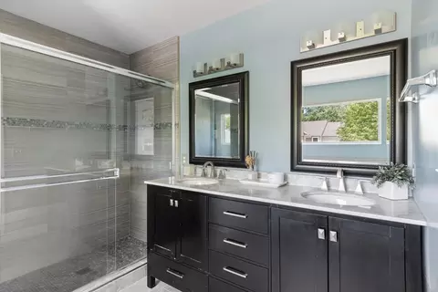 Bath - 11330 S Highland Dr, Plainfield, IL 60585 photo 3 of 5