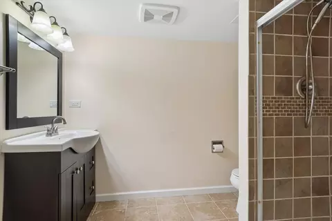 Bath - 11330 S Highland Dr, Plainfield, IL 60585 photo 5 of 5