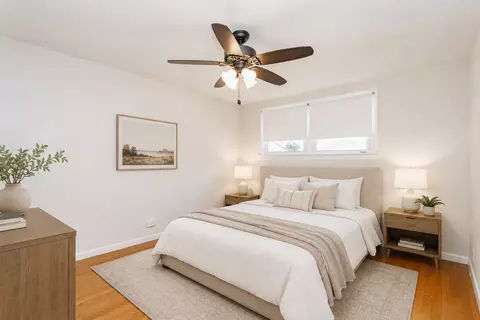 Bedroom - 98 Lancaster Ln, Des Plaines, IL 60018 photo 1 of 3