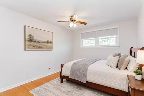 Bedroom - 98 Lancaster Ln, Des Plaines, IL 60018 photo 3 of 3