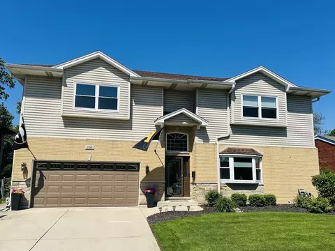 130 S Elm Tree Ln, Elmhurst, IL 60126