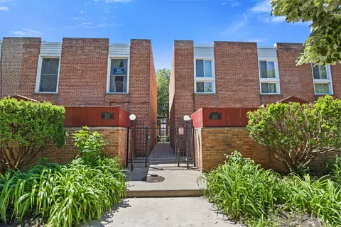 1615 W Greenleaf Ave #F, Chicago, IL 60626