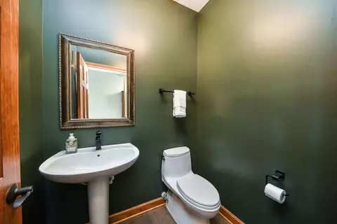 Bath - 2009 Mackenzie Pl #2009, Wheaton, IL 60187 photo 1 of 5