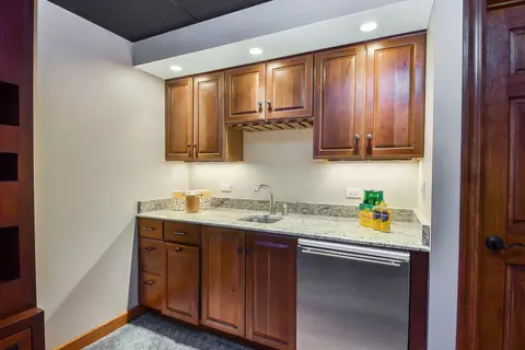 Kitchen - 2009 Mackenzie Pl #2009, Wheaton, IL 60187 photo 8 of 8