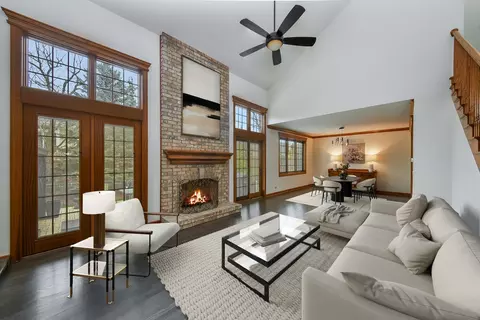Living - 2009 Mackenzie Pl #2009, Wheaton, IL 60187 photo 1 of 5