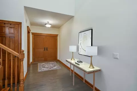 Entry Way - 2009 Mackenzie Pl #2009, Wheaton, IL 60187 photo 1 of 2