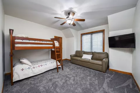 Bedroom - 2009 Mackenzie Pl #2009, Wheaton, IL 60187 photo 2 of 4