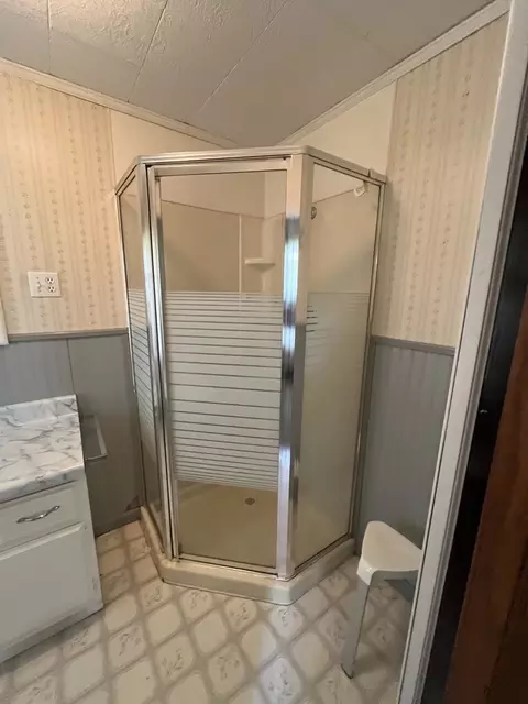 Bath - 209 N School St, Atkinson, IL 61235 photo 1 of 4