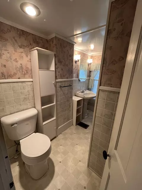 Bath - 209 N School St, Atkinson, IL 61235 photo 3 of 4