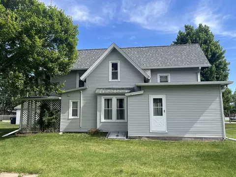Exterior - 209 N School St, Atkinson, IL 61235 photo 3 of 11