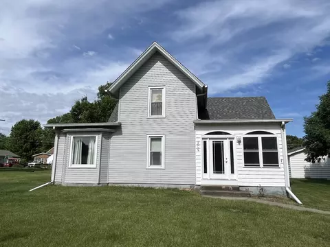 209 N School St, Atkinson, IL 61235
