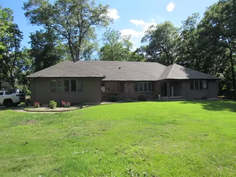 606 Mary Ln, Saint Anne, IL 60964