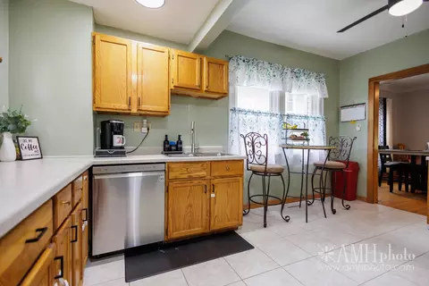 Kitchen - 980 S Myrtle Ave, Kankakee, IL 60901 photo 5 of 6