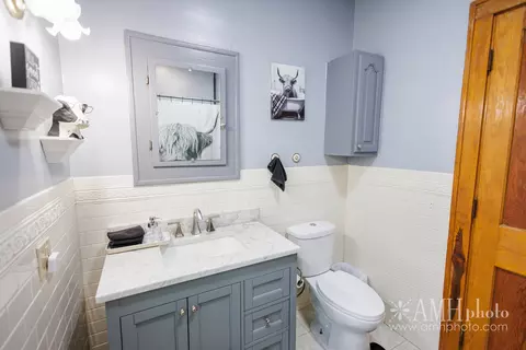 Bath - 980 S Myrtle Ave, Kankakee, IL 60901 photo 2 of 5